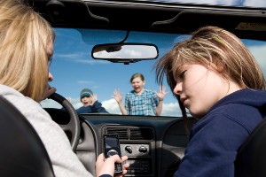 distracted driving cell phone use teen car accidents