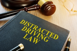 distracted driving accidents safety tips avoid distractions prevent distracted driving